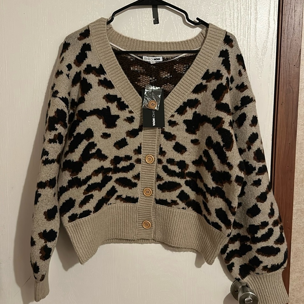 Fashion Nova Leopard Crop Cardigan. Size Small. Never Worn.